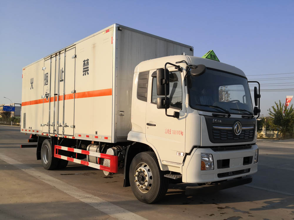 楚勝牌CSC5181XFWD6型腐蝕性物品廂式運(yùn)輸車